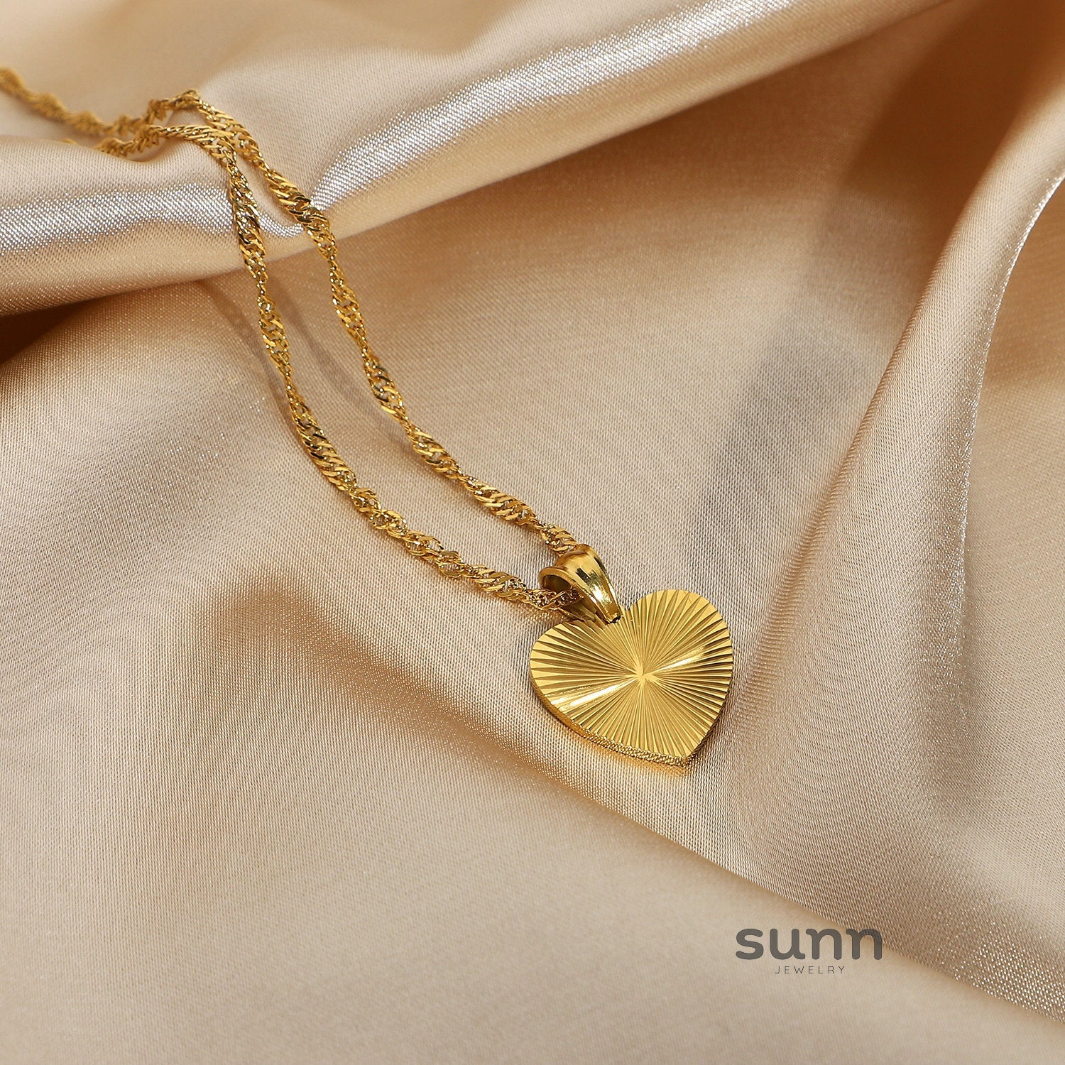 Brinkley Retro Heart Pendant Necklace