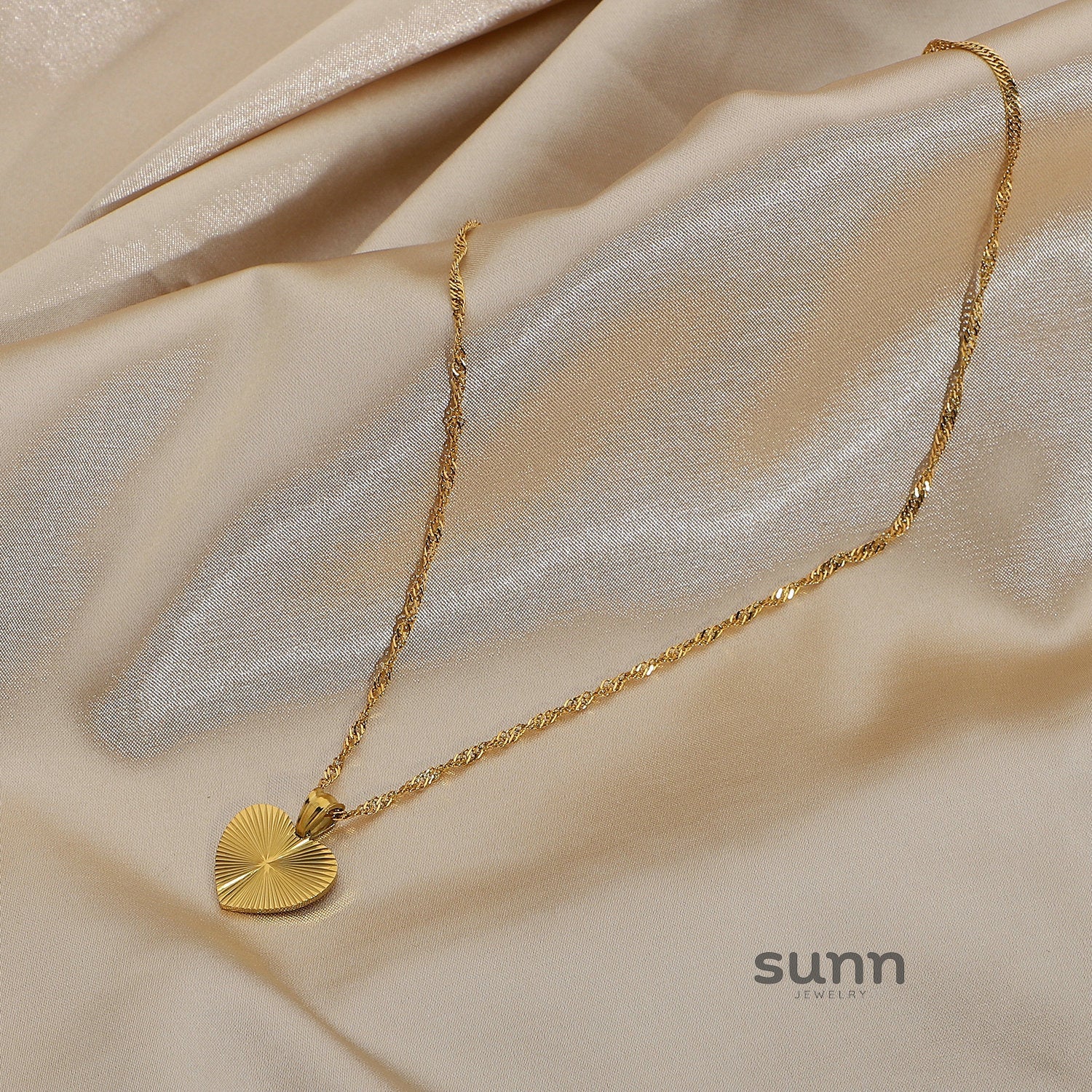 Brinkley Retro Heart Pendant Necklace