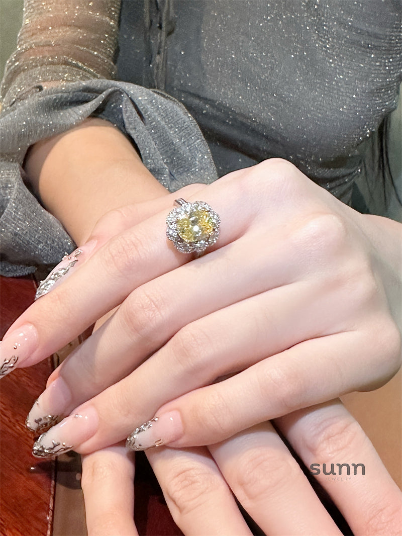 Briseyda Sparkling Cocktail Ring [8IK9G7HA]