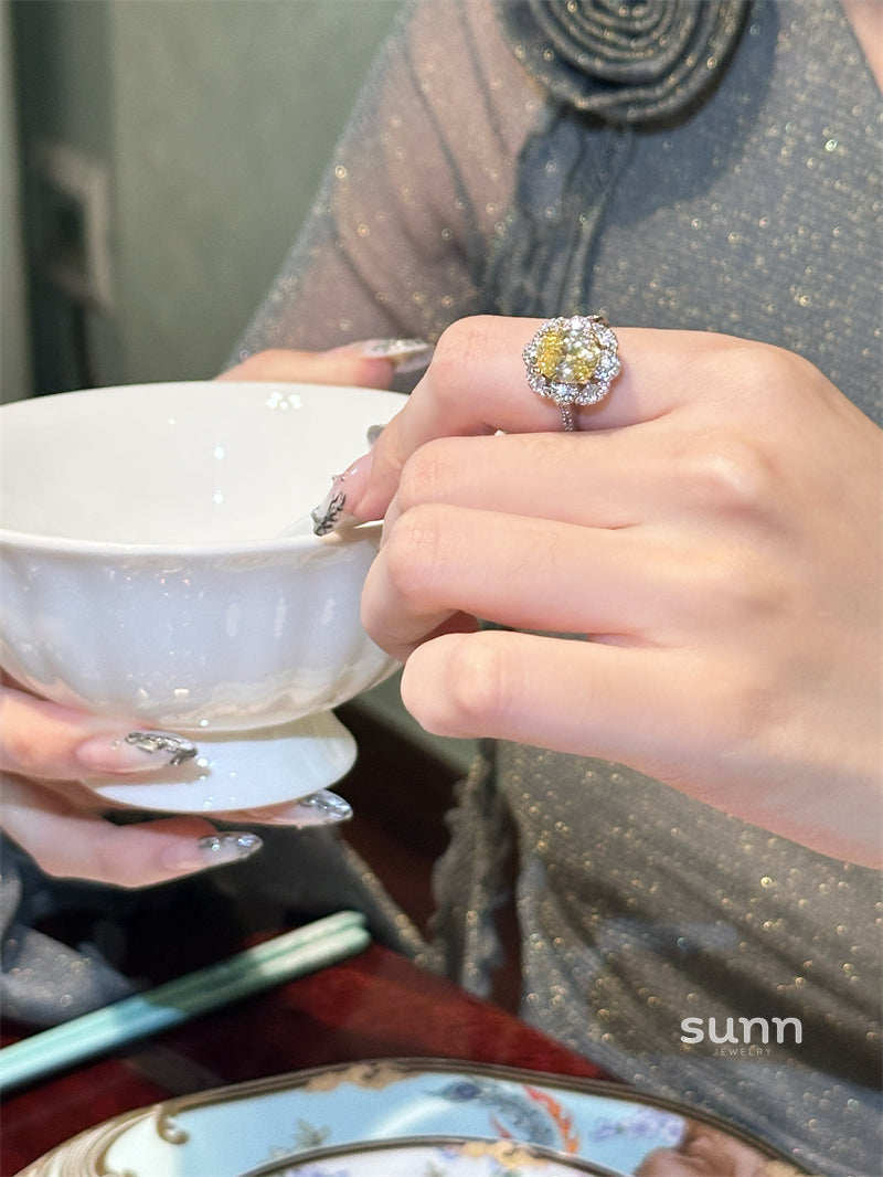 Briseyda Sparkling Cocktail Ring [J18MMWDF]