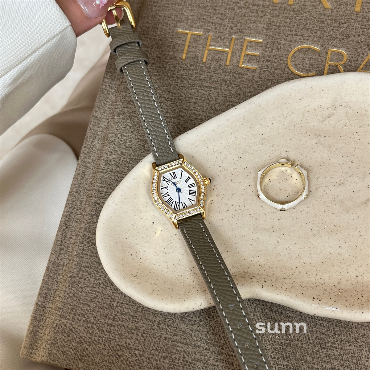 Bristol Embellished Barrel Watch [EBL73R8M]
