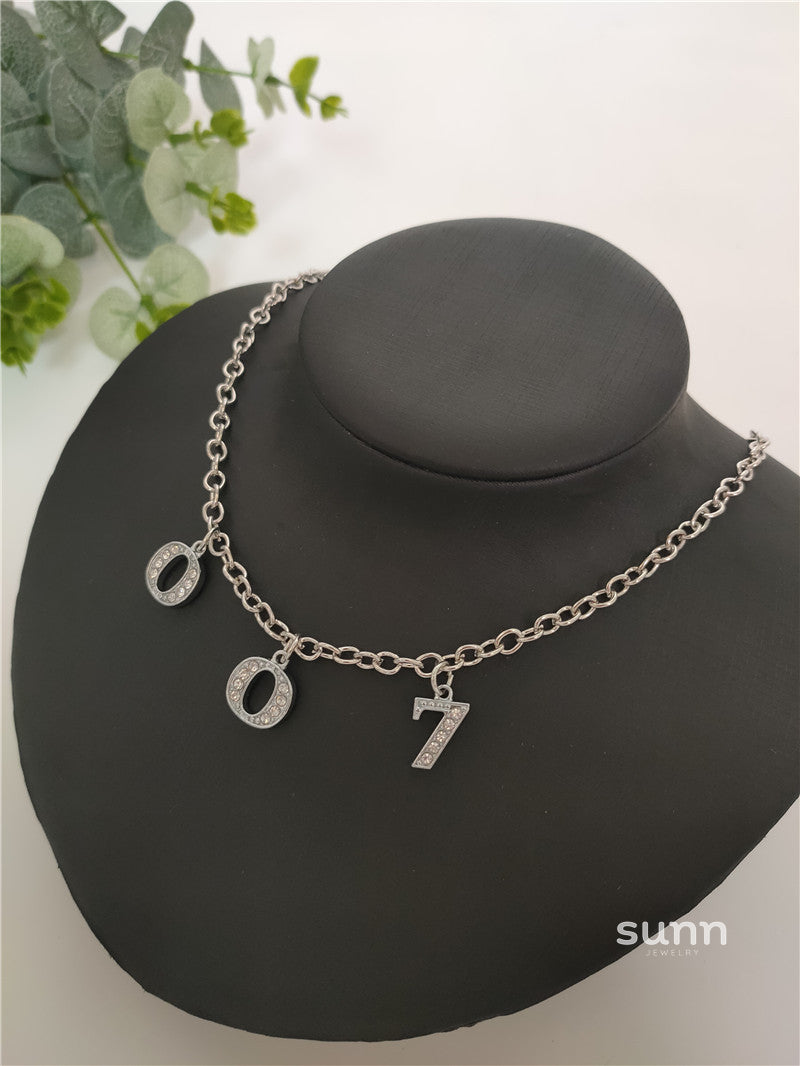Britain Crystal Word Necklace [P25TOWLU]