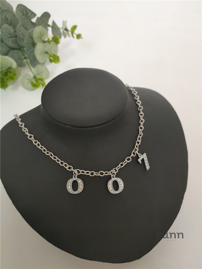 Britain Crystal Word Necklace [KZ07R6LC]