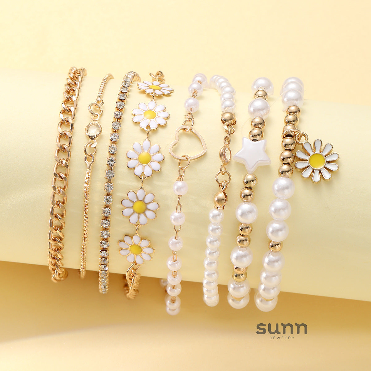 Britney Daisy Pearl Bracelet Set [M8JWD7HB]