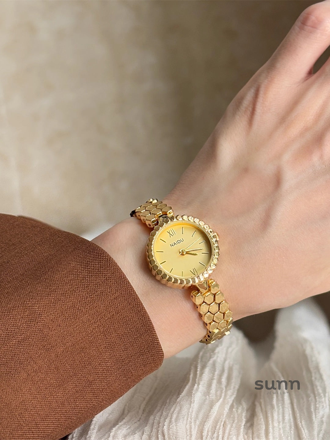 Brookelyn Honeycomb Bracelet Watch [2HIEZ70J]