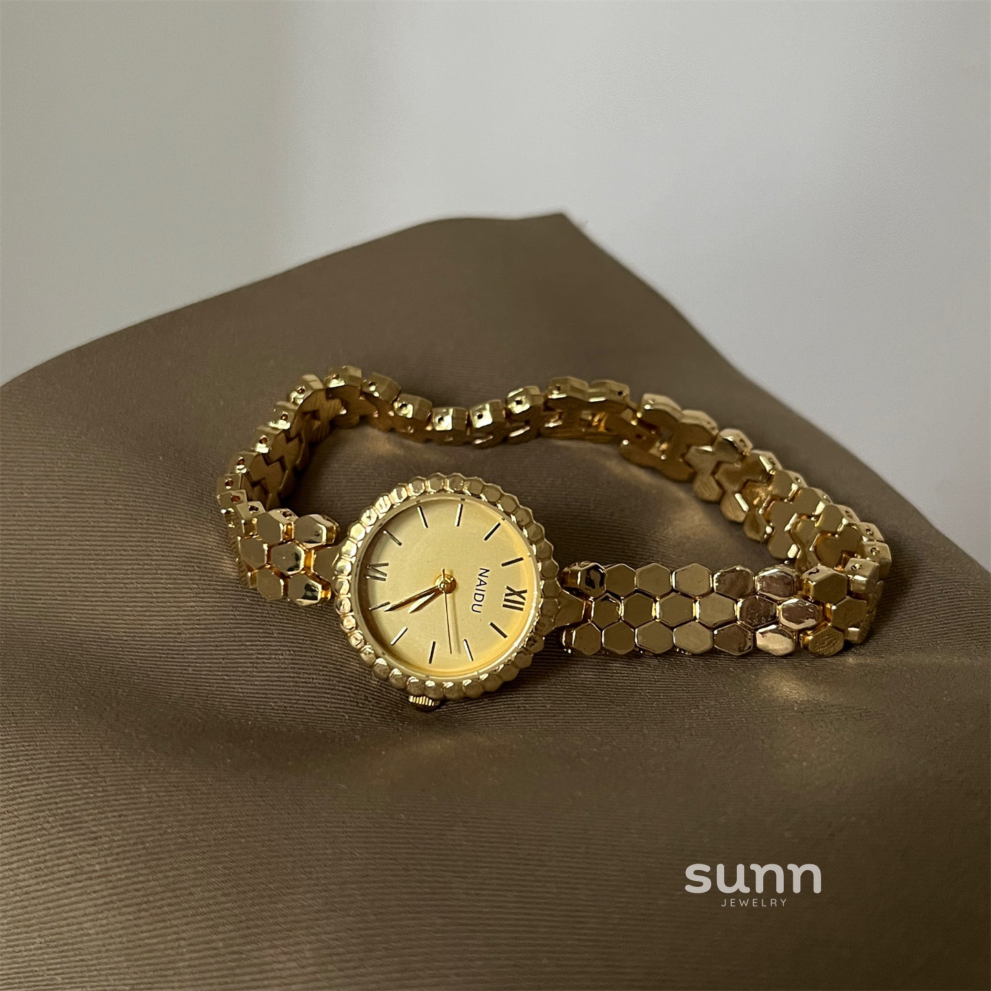 Brookelyn Honeycomb Bracelet Watch [LJA246MQ]