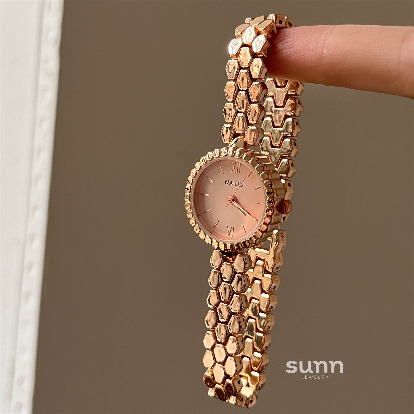 Brookelyn Honeycomb Bracelet Watch [LMO6IM9A]