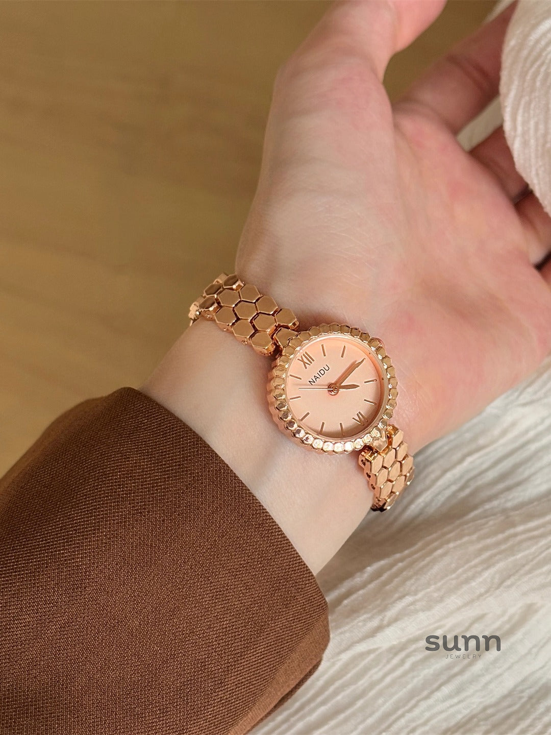 Brookelyn Honeycomb Bracelet Watch [56CM6IGA]