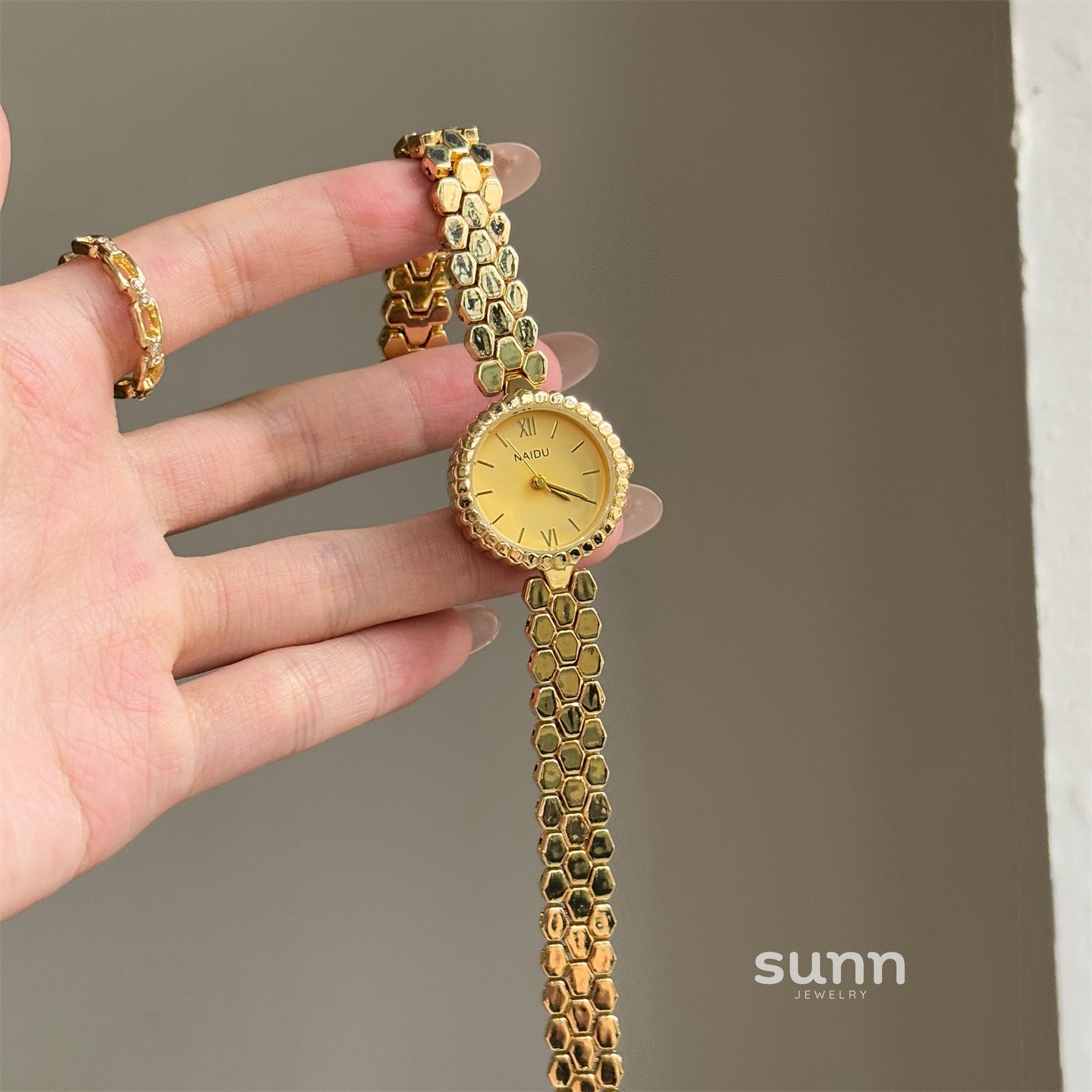 Brookelyn Honeycomb Bracelet Watch [JTWOPMST]