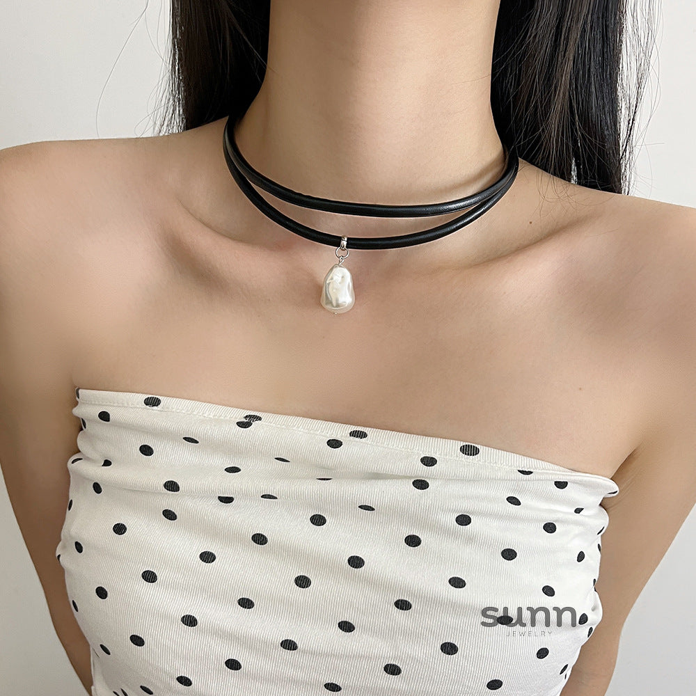Brylie Baroque Pearl Leather Choker [YFDV0U76]