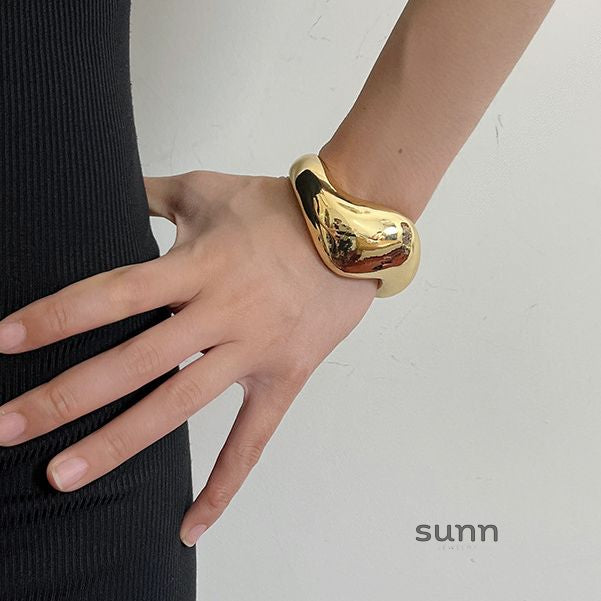 Brylynn Sculptural Wave Bracelet [ZCTTL6SJ]