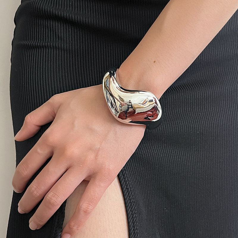 Brylynn Sculptural Wave Bracelet [ZCTTL6SJ]