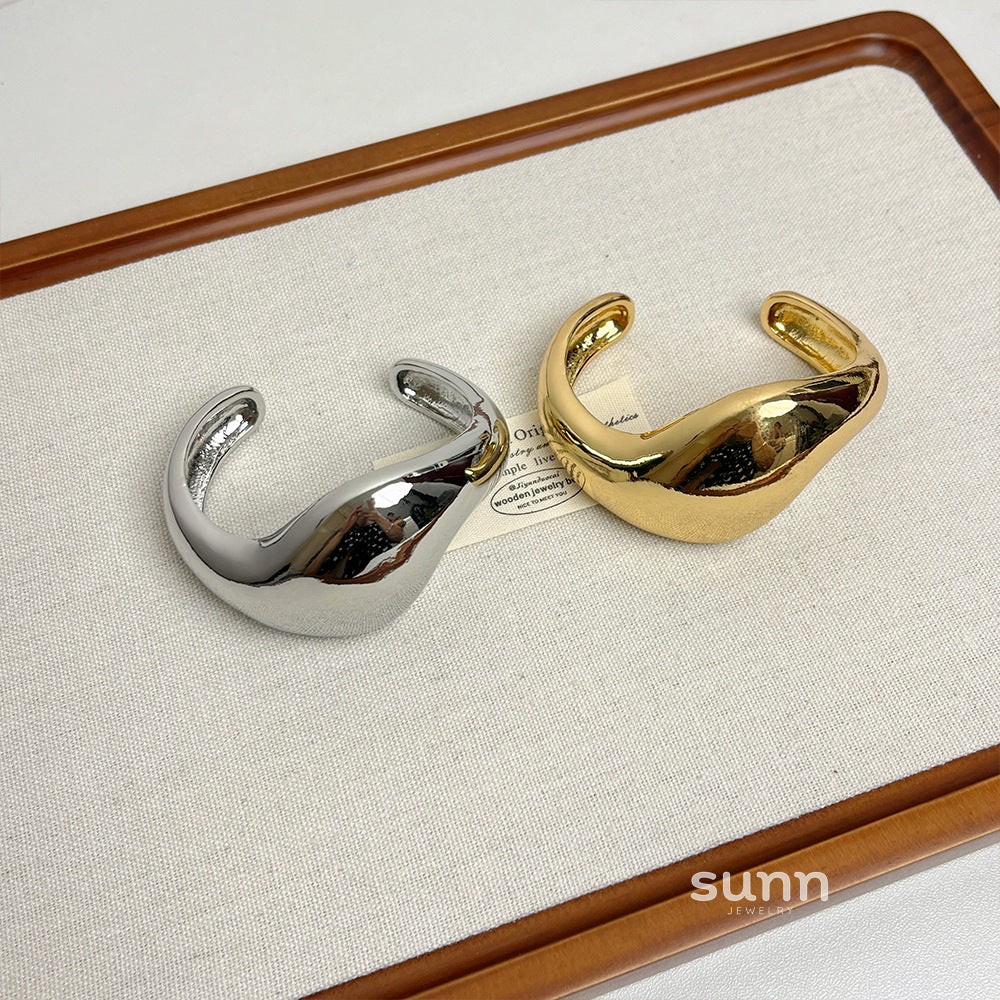 Brylynn Sculptural Wave Bracelet [OH12QA4R]