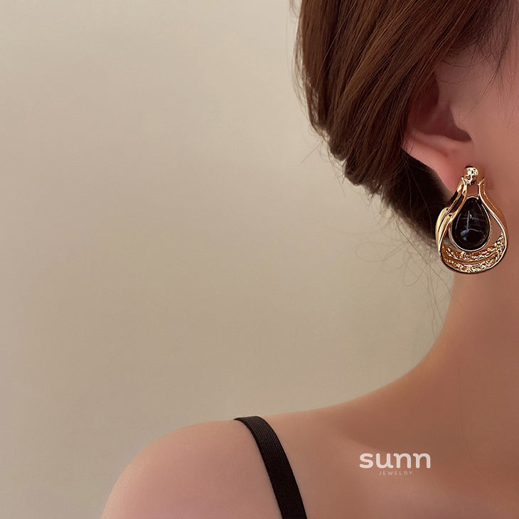 Brynleigh Ornate Teardrop Earrings [CL6P00GT]