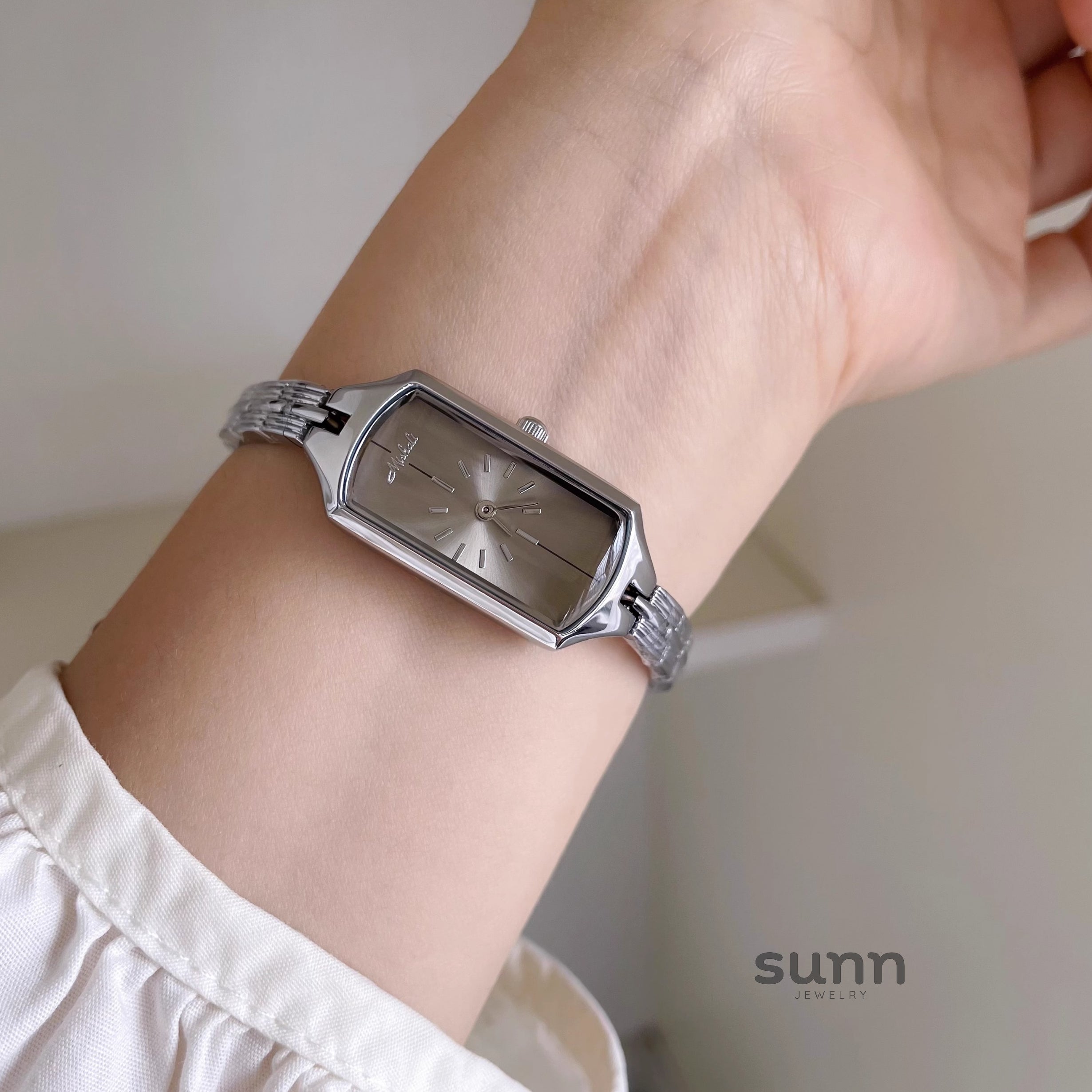 Brynnleigh Sleek Rectangular Watch [Y2L9M6S0]