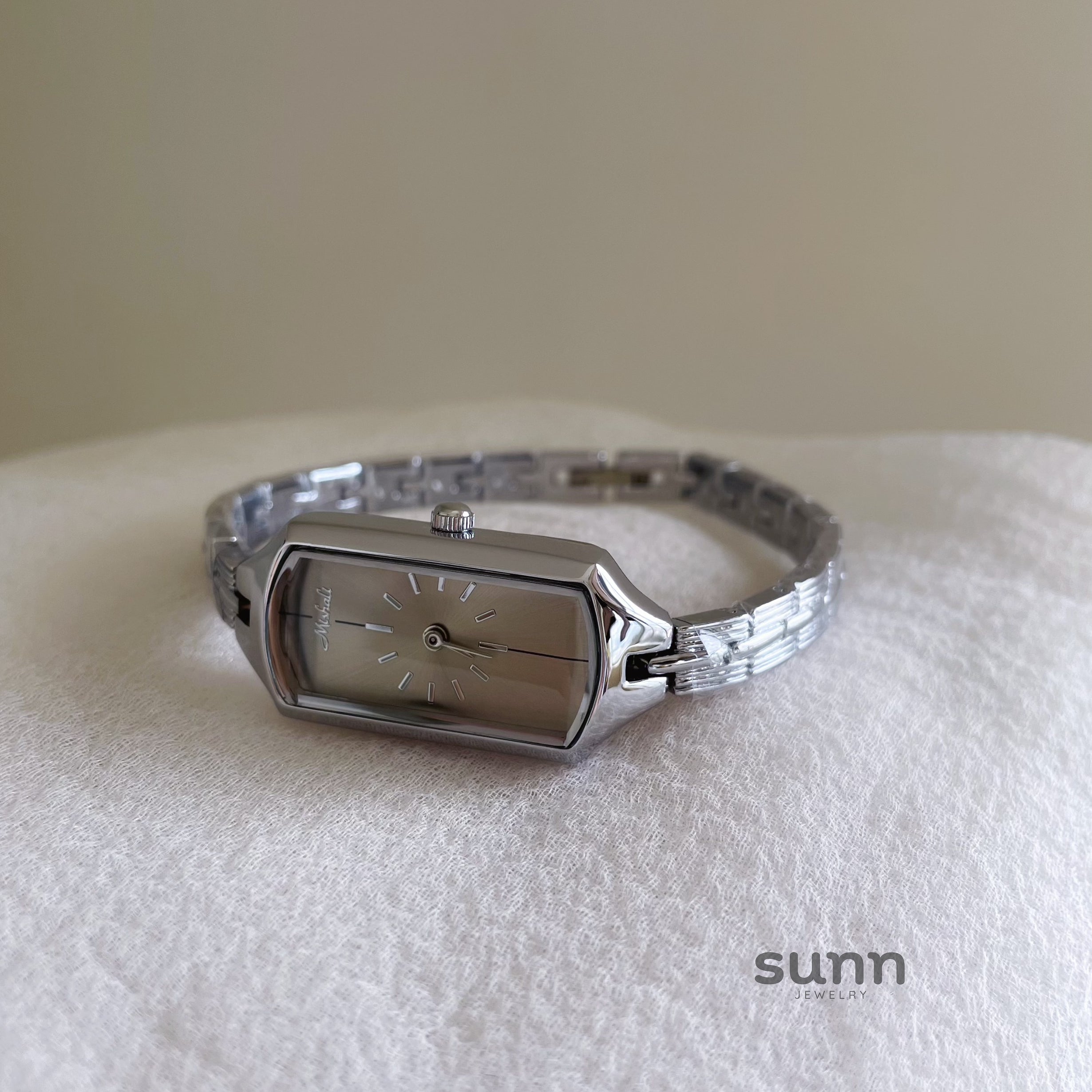 Brynnleigh Sleek Rectangular Watch [JUX8UQXI]
