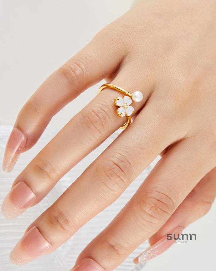 Cailynn Pearl Flower Open Ring [YQC9RDHG]