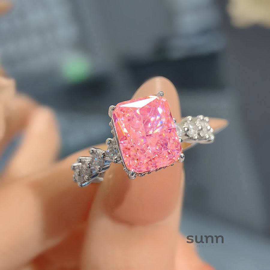 Caleigh Luxe Ice Flower Ring [7GK6NYZ8]