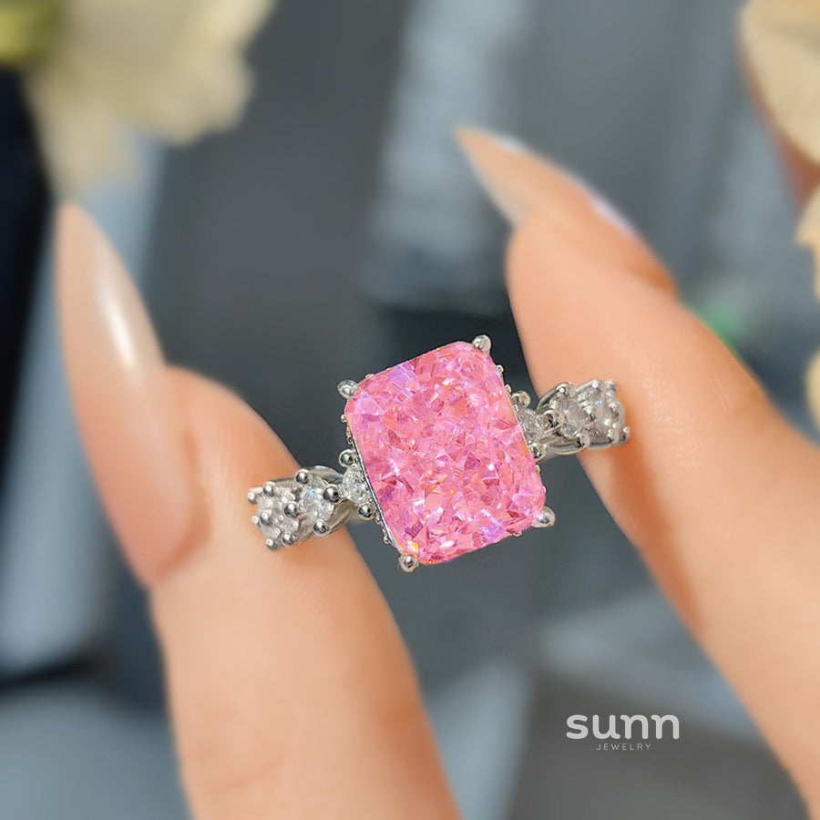 Caleigh Luxe Ice Flower Ring [M8BZYB6I]
