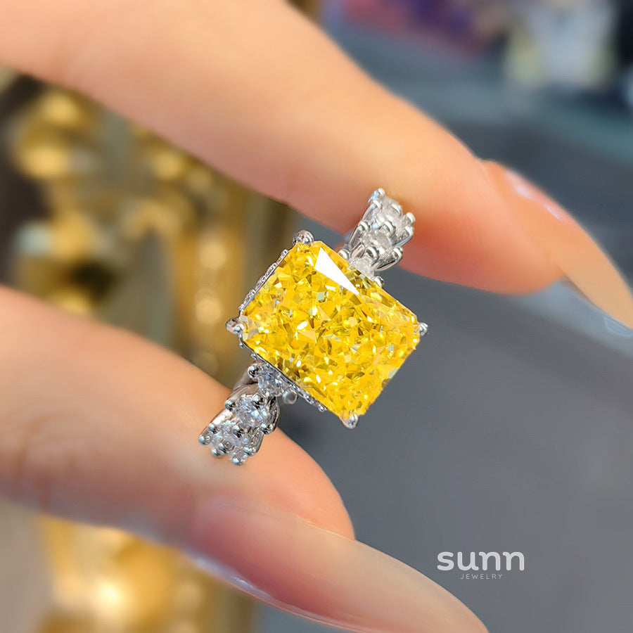 Caleigh Luxe Ice Flower Ring [FP9IO50E]