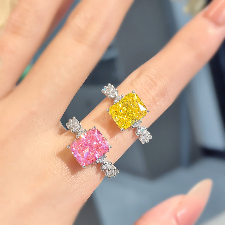 Caleigh Luxe Ice Flower Ring [U8TYI3X1]