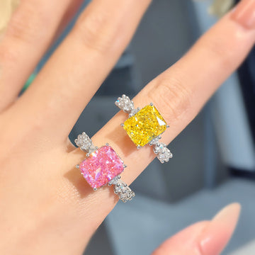 Caleigh Luxe Ice Flower Ring [U8TYI3X1]