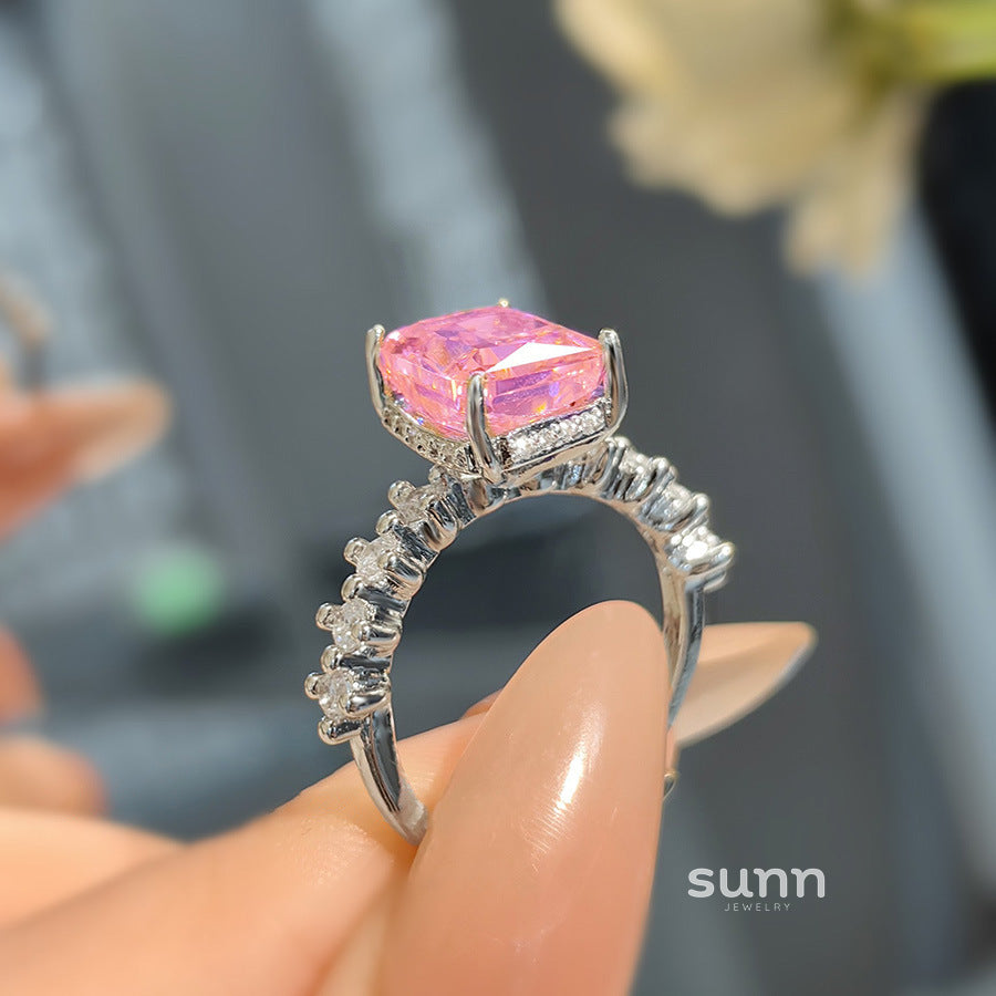 Caleigh Luxe Ice Flower Ring [DKMW7HU0]