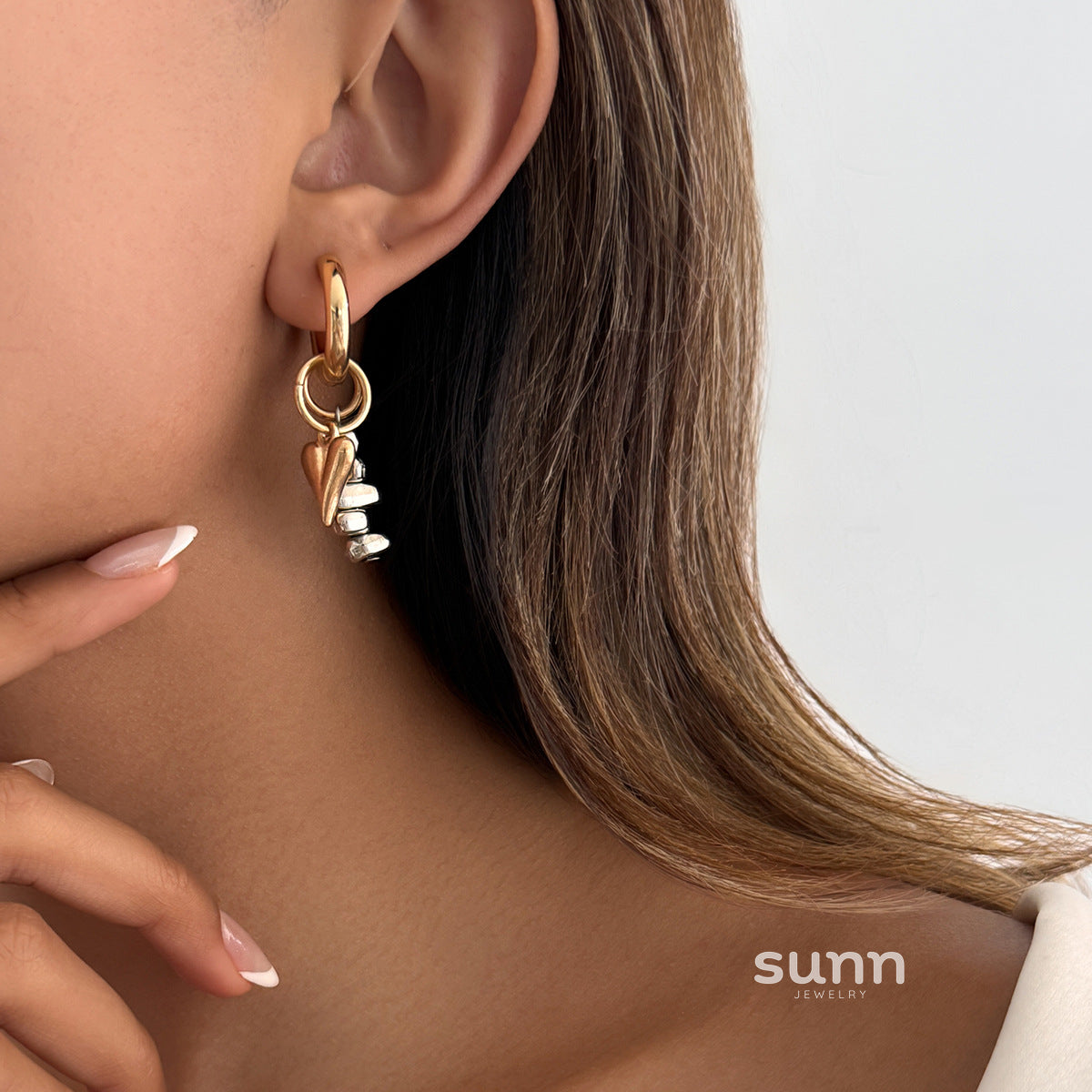 Calina Asymmetric Heart Earrings [ZEPHCG22]