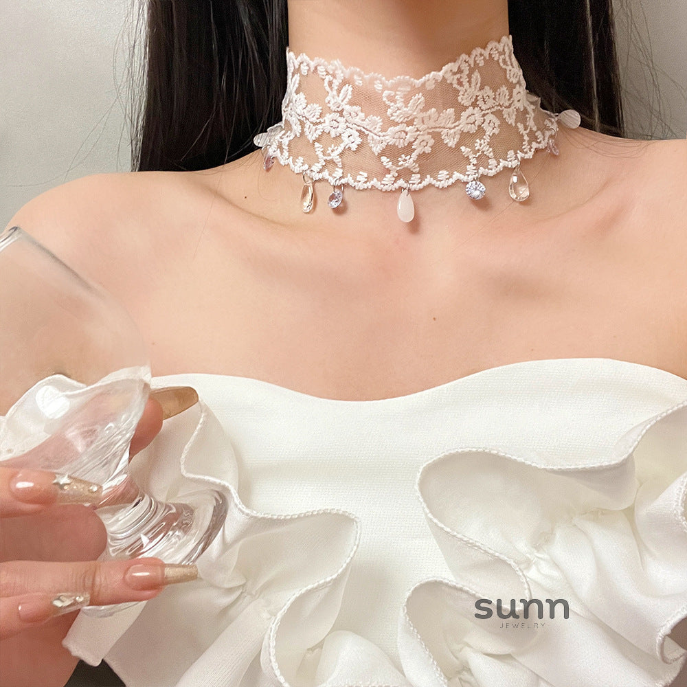 Calli Lace Waterdrop Choker