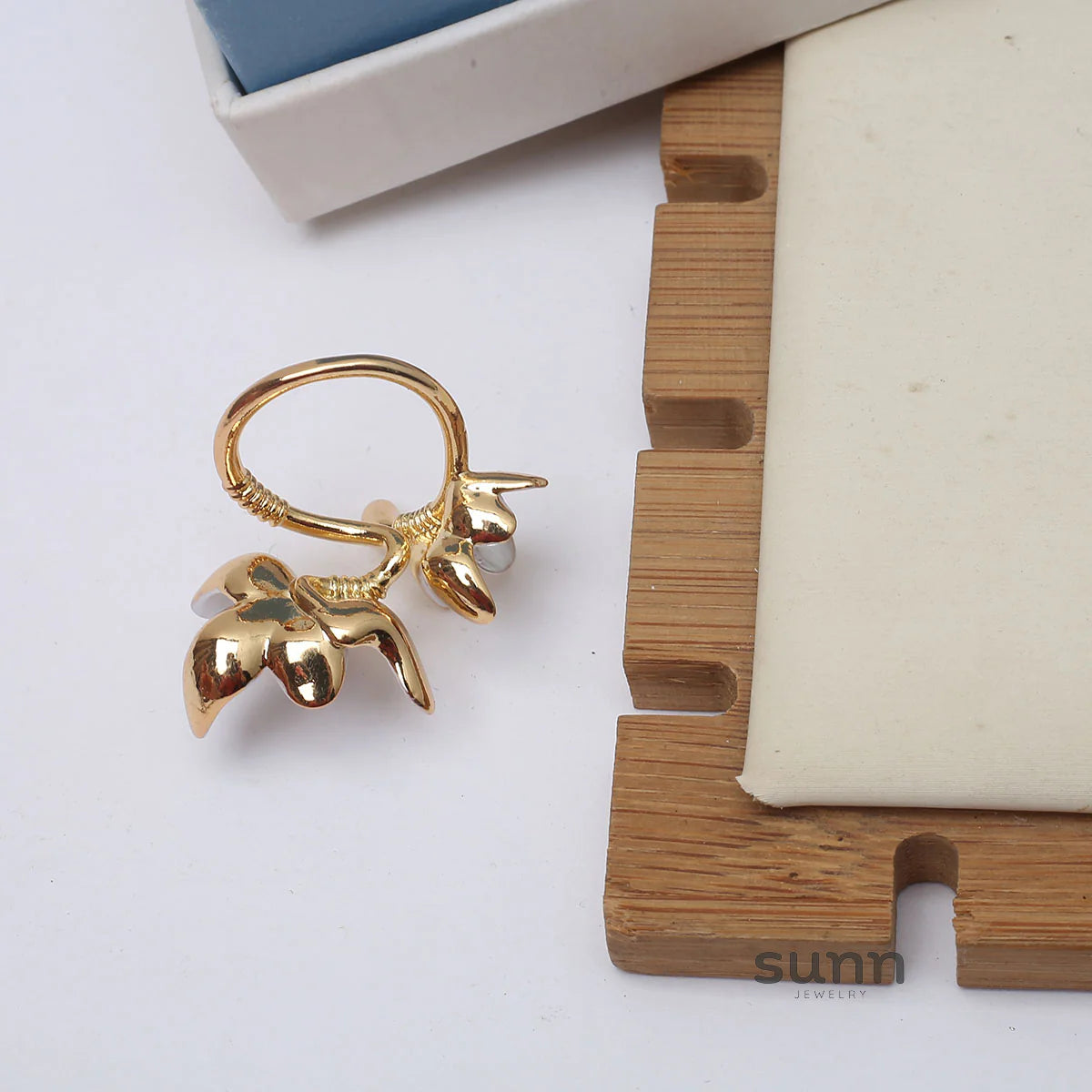 Camelia Golden Iris Ring