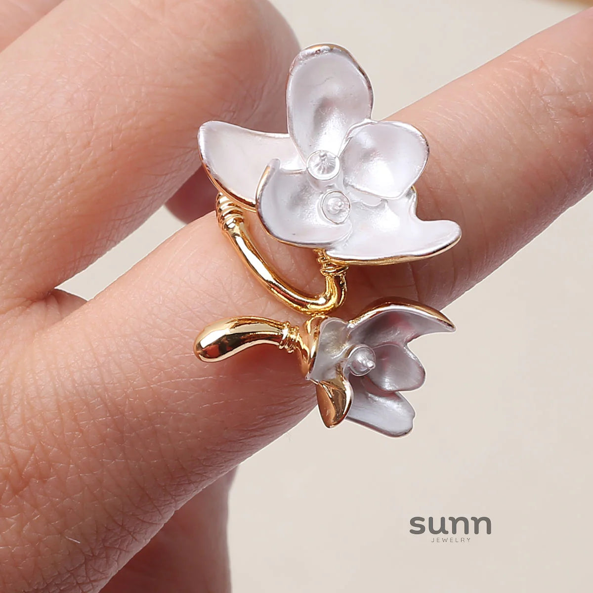 Camelia Golden Iris Ring
