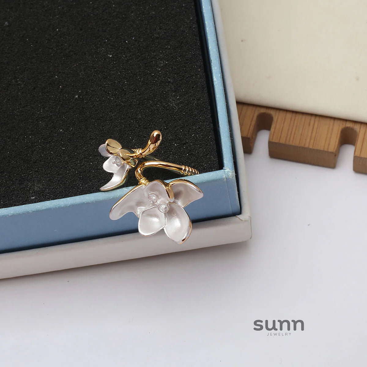 Camelia Golden Iris Ring