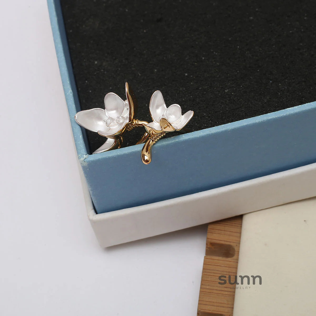 Camelia Golden Iris Ring