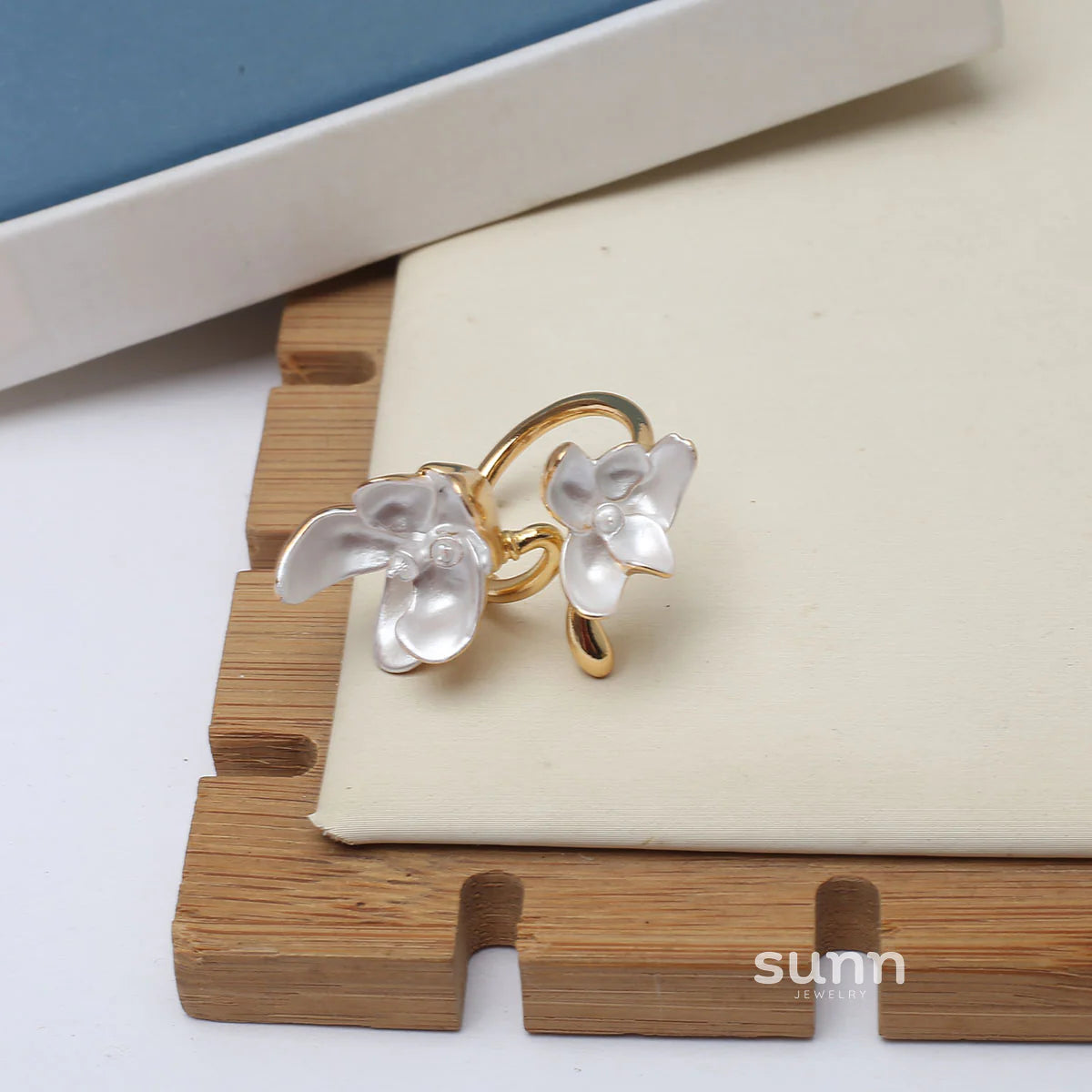 Camelia Golden Iris Ring