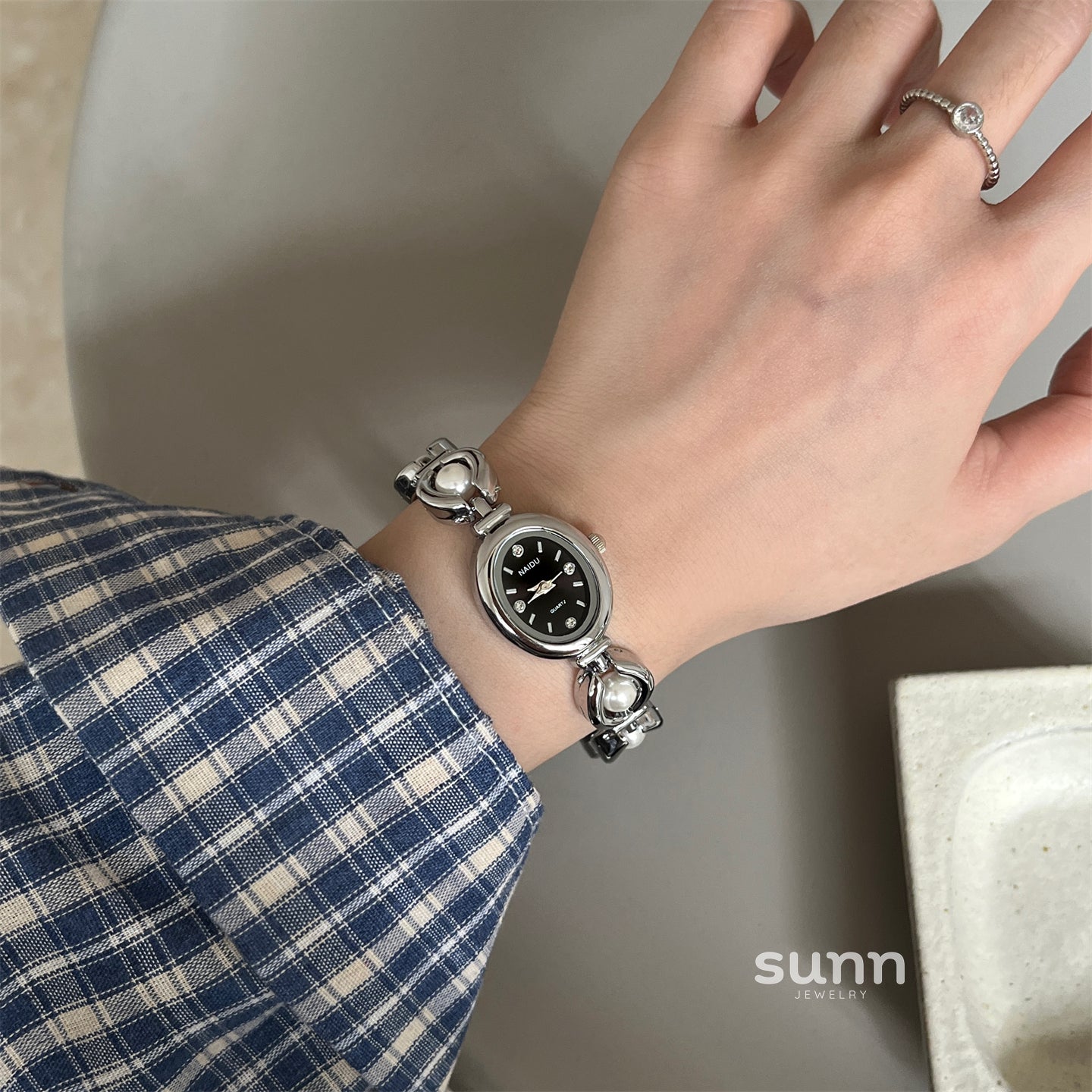 Camelia Oval Pearl Bracelet Watch [8DLEBBEH]