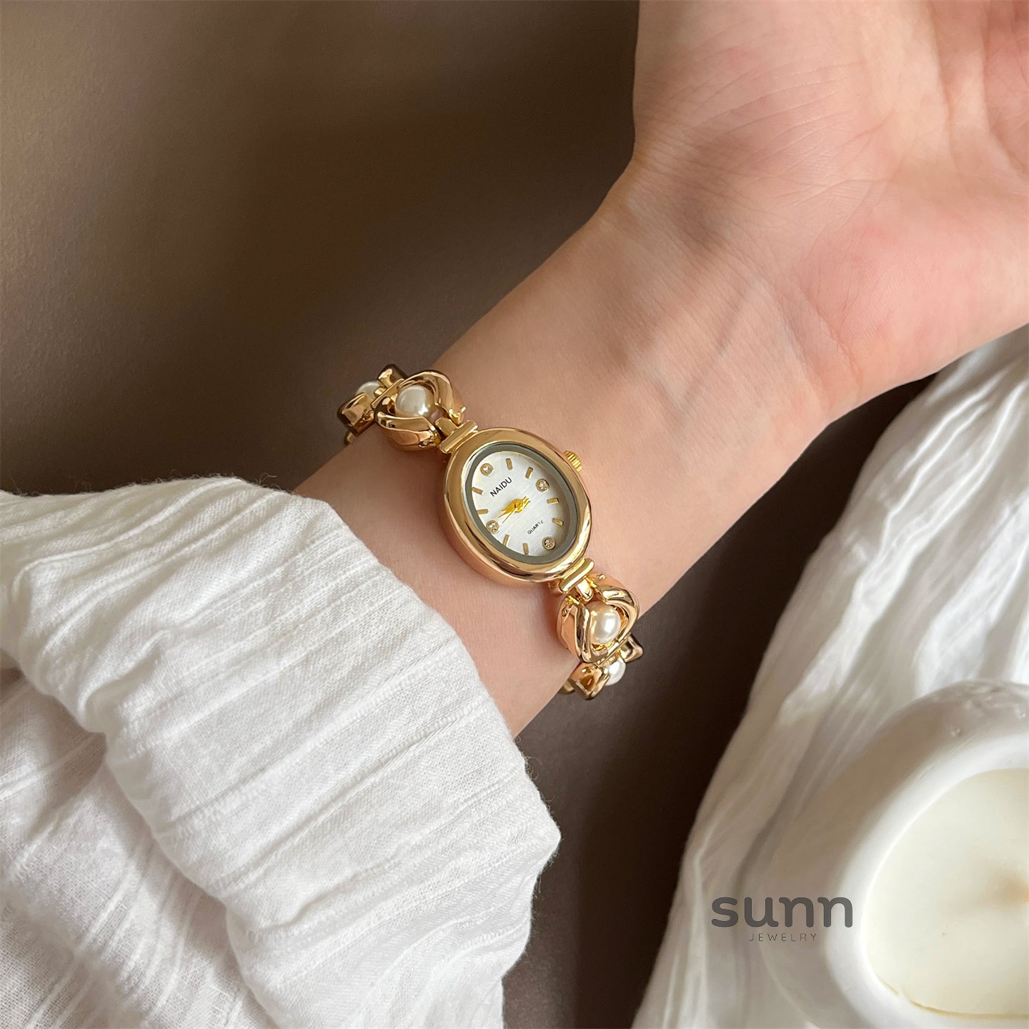 Camelia Oval Pearl Bracelet Watch [N01PZZ31]