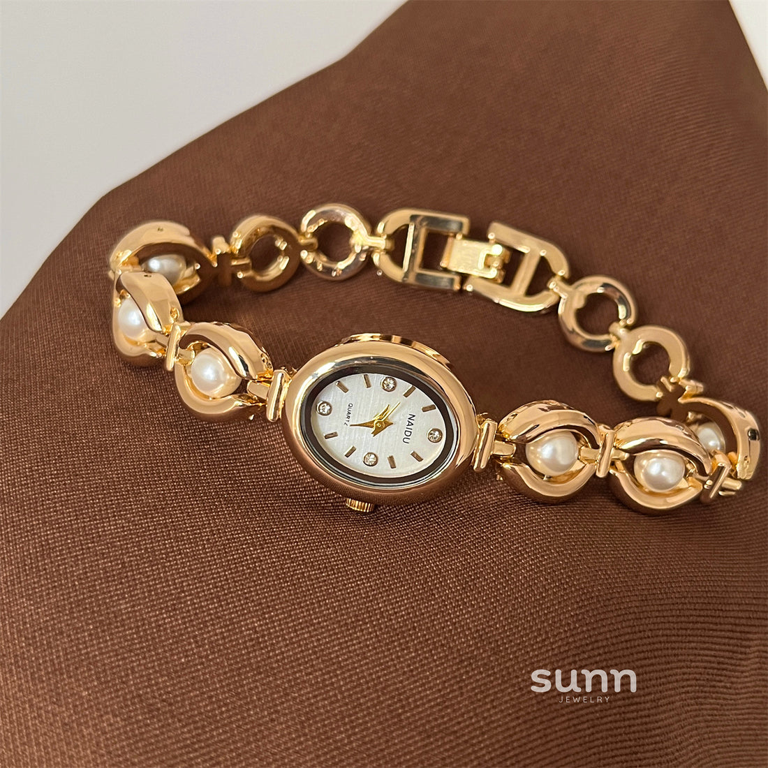 Camelia Oval Pearl Bracelet Watch [18DSA5LA]