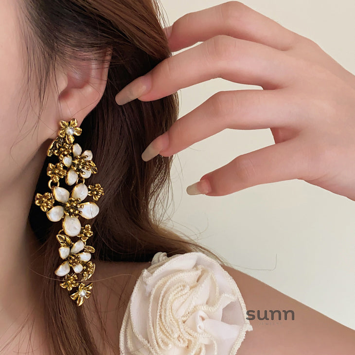 Cara Floral Drop Earrings [IY6PY2L7]