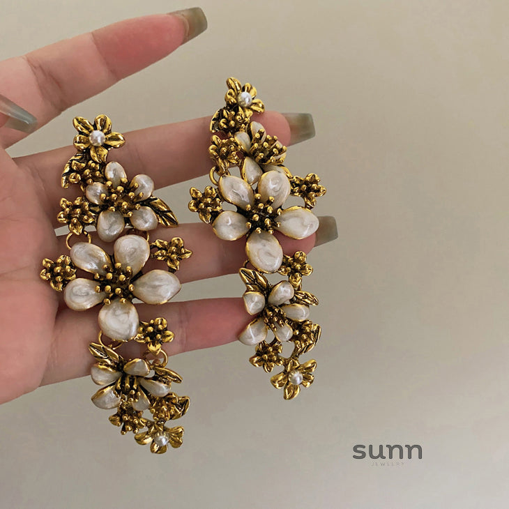 Cara Floral Drop Earrings [J9KBGLO3]