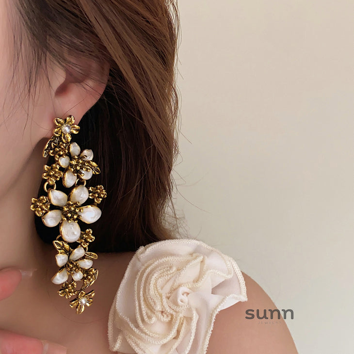 Cara Floral Drop Earrings [4PHDORJH]