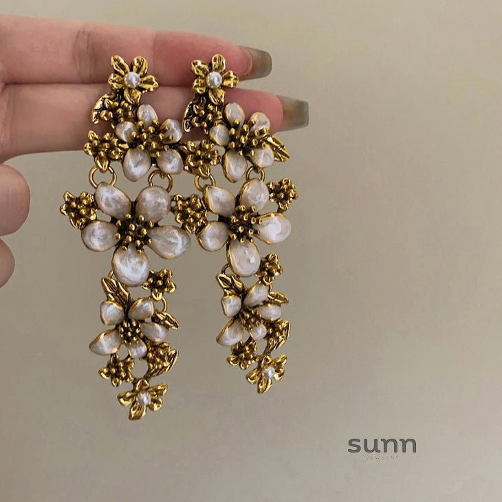 Cara Floral Drop Earrings [TCBXPFLF]