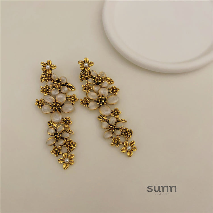 Cara Floral Drop Earrings [M57DP9PV]