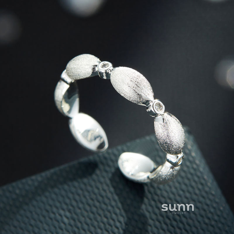 Carina Brushed Oval Ring [Q06DR1FZ]
