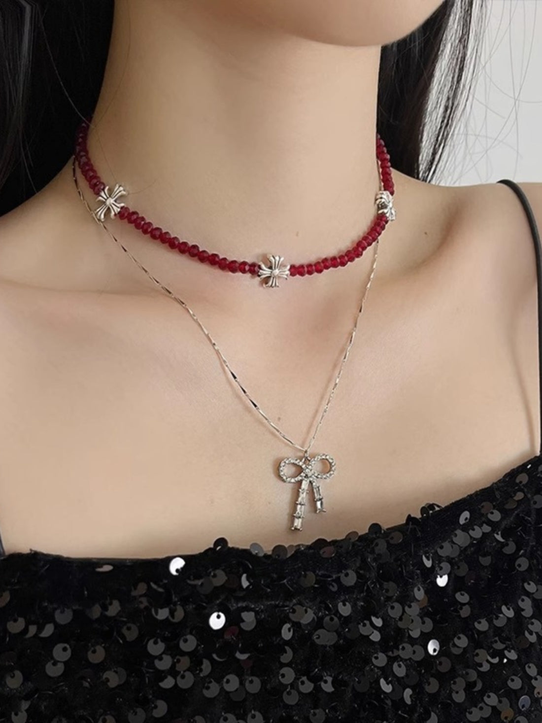 Carleigh Red Beaded Cross Choker [WLO2B2D0]