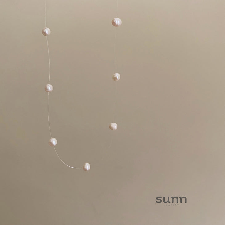 Carlin Floating Pearl Necklace [V1LKL3MR]