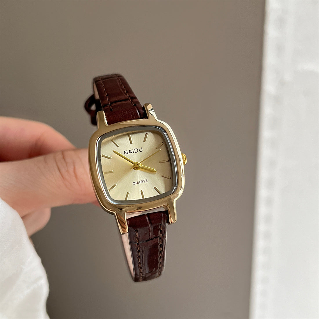 Carly Retro Mesh Watch [VBTKBNDD]