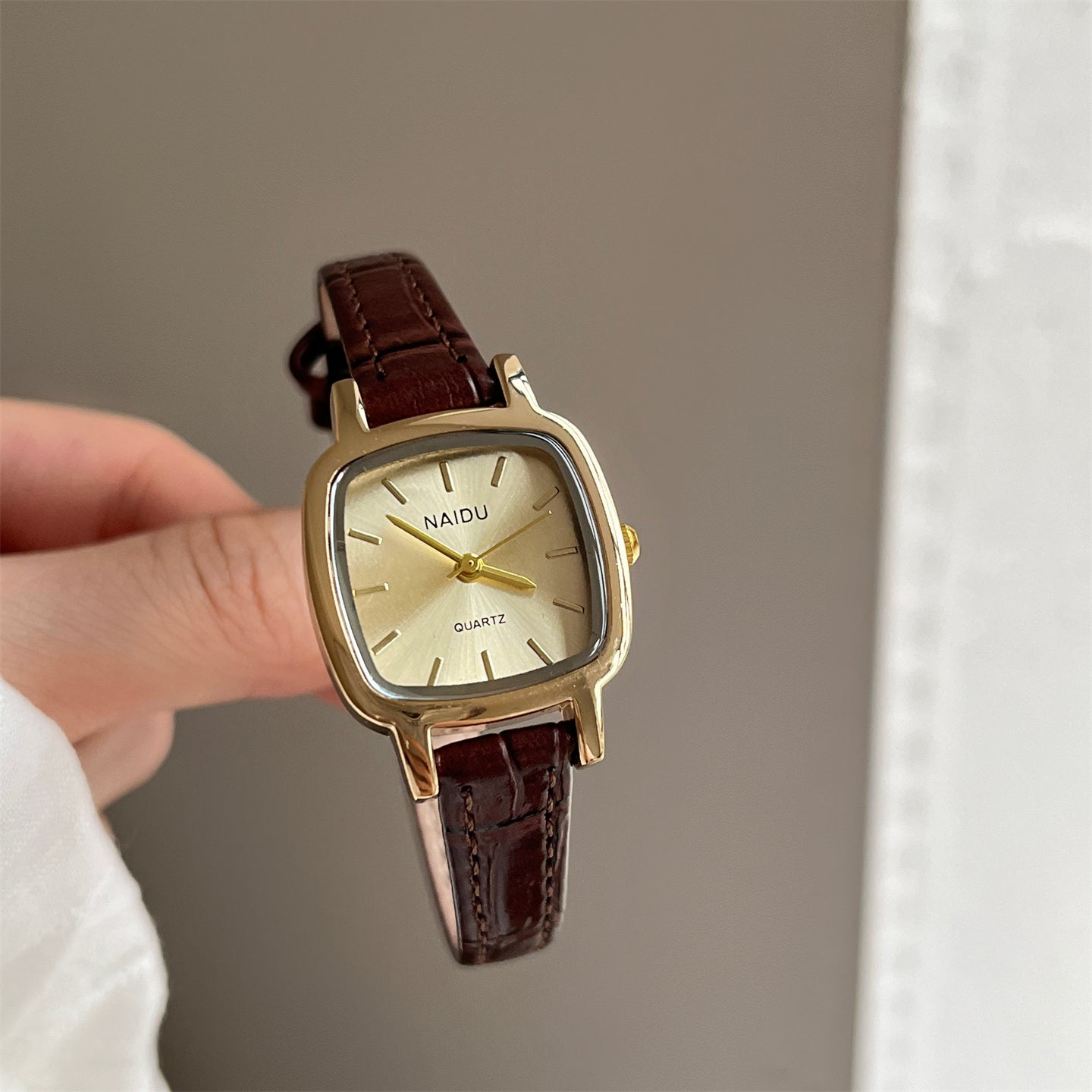 Carly Retro Mesh Watch [VBTKBNDD]