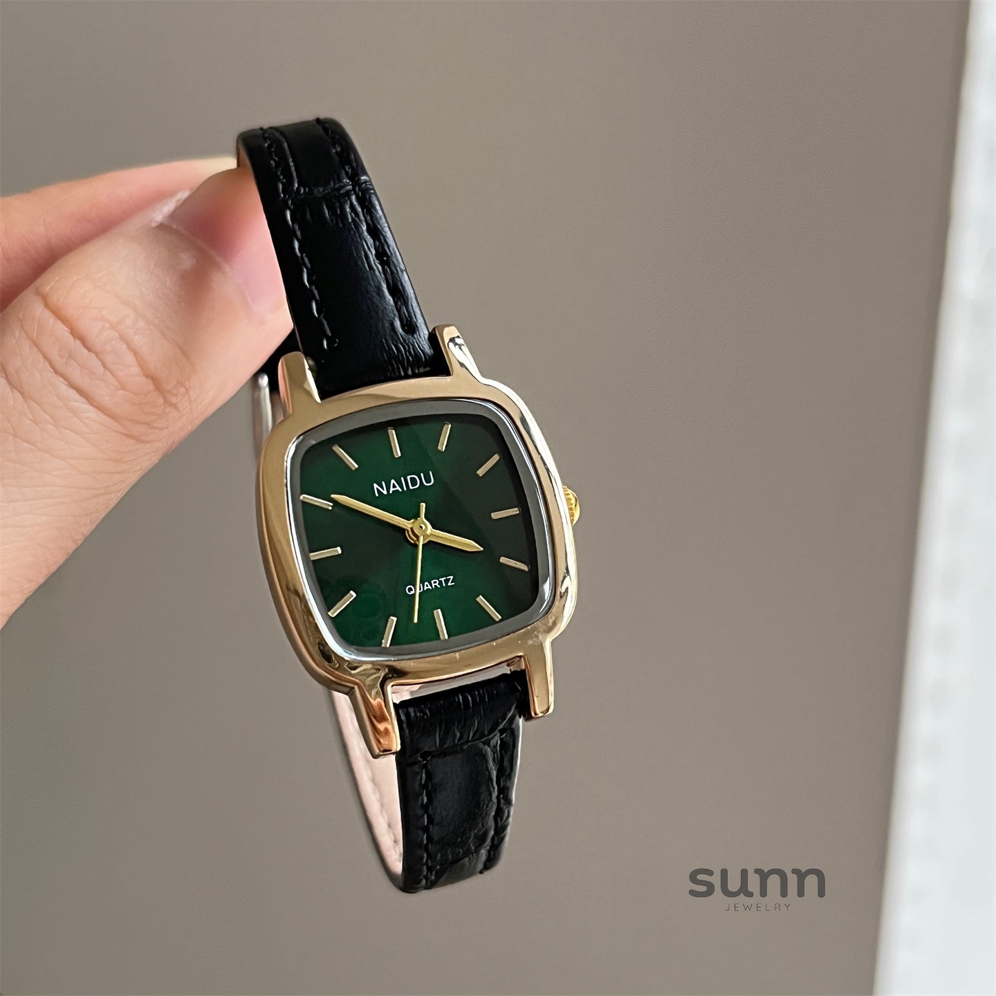 Carly Retro Mesh Watch [XB872299]