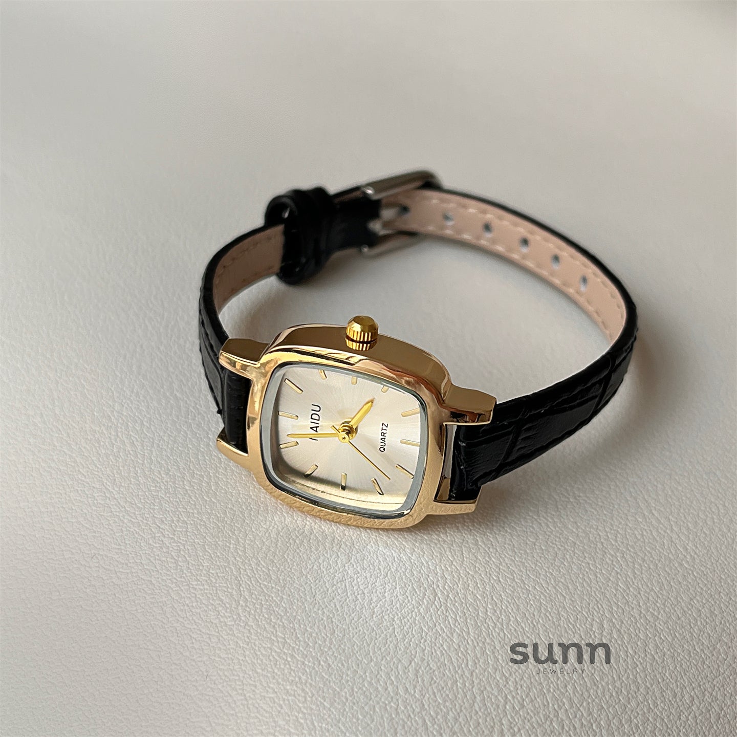 Carly Retro Mesh Watch [UY2WA2SE]