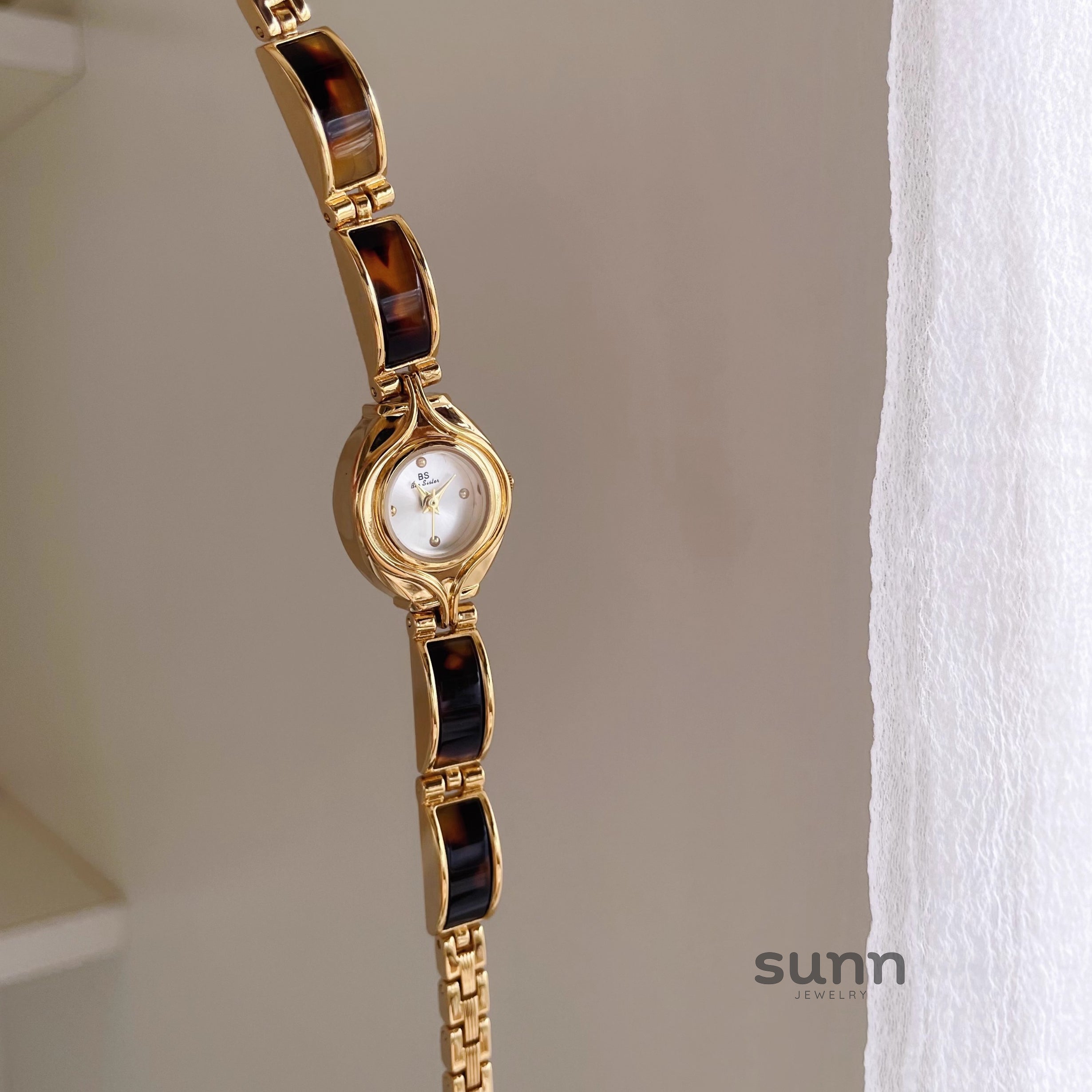 Carlyn Amber Bracelet Watch [R5UYU1V6]